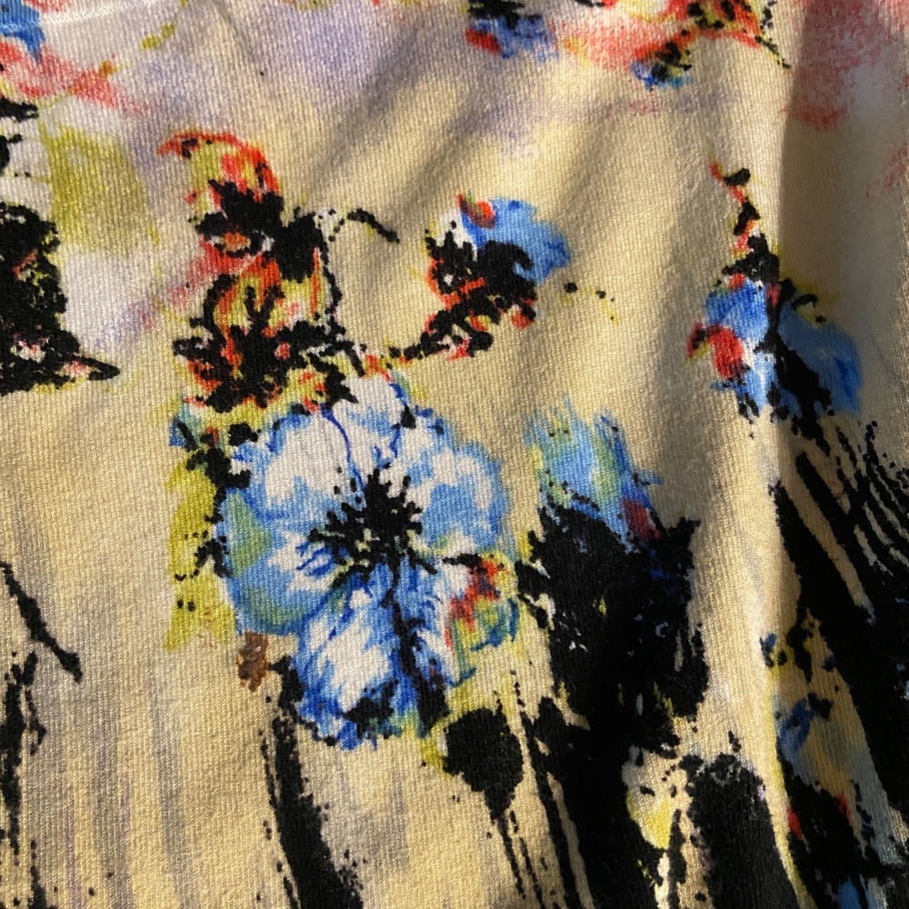 Beautiful, Soft, Dramatic Patterned Sweater - image 6